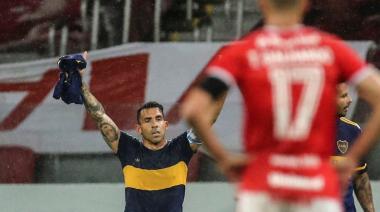 Tevez le regaló los primeros 90 minutos a Boca y el festejo a Maradona