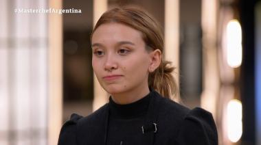 Entre lágrimas, Delfina Gayoso se despidió de Masterchef como la sexta eliminada