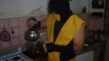 El protagonista de "Scorpion tomando mate" es platense y aparece en el tráiler del Mortal Kombat