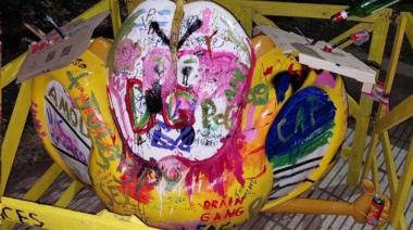 Sacaron la estatua de Gaturro luego de ser vandalizada y le pusieron una lápida