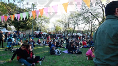 Verano en la ciudad: Feria artesanal en la Plaza Azcuénaga