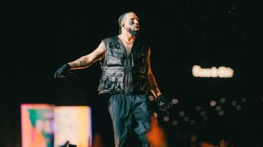 Por qué Drake le regaló 50 mil dólares a un fan en su show