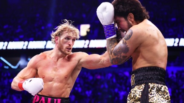 El youtuber Logan Paul le ganó a Dillon Danis en un combate que terminó con empujones en el ring