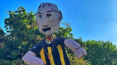Emanuel Noir, cantante de Ke Personajes, tendrá su muñeco de fin de año en La Plata