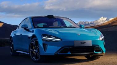 Xiaomi lanzó su primer auto eléctrico para competir con Tesla y Porsche
