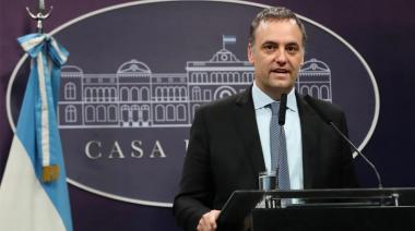 El vocero presidencial Manuel Adorni acusó a Kicillof de "despilfarrar" el dinero de la Provincia