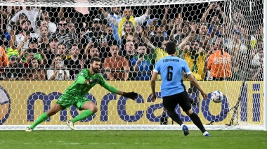 Uruguay avanza y Brasil se vuelve a casa
