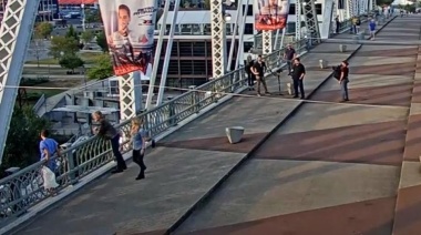 Bon Jovi le salvó la vida a una mujer que estaba por saltar de un puente en Nahsville