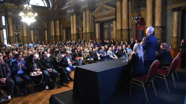 Alak presentó un programa para regularizar y acompañar a asociaciones civiles platenses