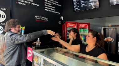 Milei visitó el local de empanadas donde se refugió Fran Fijap, el youtuber golpeado