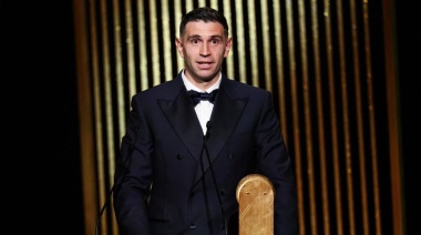 El Dibu Martínez ganó el premio Yashin a mejor arquero del mundo
