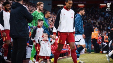 Salah y Van Dijk tuvieron un notable gesto con un niño de seis años que es fanático del Liverpool y padece un extraño síndrome