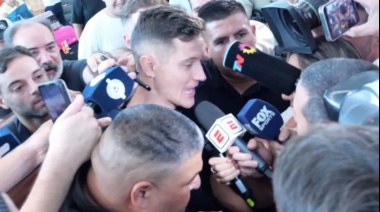 Con mucha ilusión, Ander Herrera llegó a Argentina y reveló que habló con Paredes