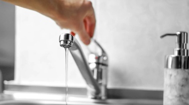Berisso: informan disminución del suministro de agua por reparación en la red