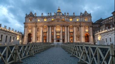 El Vaticano llamó a una oración masiva en la plaza San Pedro por la salud del papa Francisco