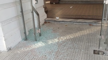 Disturbios en la Municipalidad de La Plata en la marcha por Kim, la nena asesinada en un robo