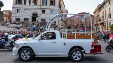 Emotiva despedida en Roma: el féretro del Papa Francisco llegó a Santa María la Mayor