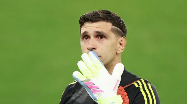 ¿Fue su despedida? Dibu Martínez se fue llorando del Aston Villa y crecen los rumores de salida
