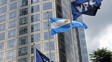 El Gobierno pidió suspender el fallo que ordena entregar el 51% de las acciones de YPF
