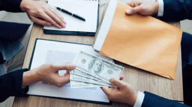 Sube la mora en los créditos mientras se dispara el financiamiento en pesos: advierten riesgos para el consumo
