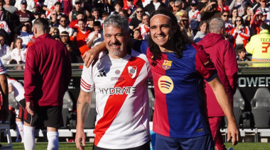 River fue más en el duelo de leyendas y venció 2-0 a Barcelona en el Monumental