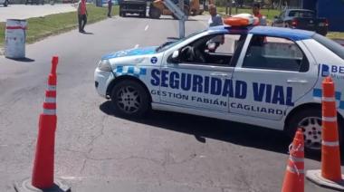 Accidente en Berisso: motociclista herido tras chocar con un auto en la luz roja