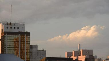 Cielo con nubes y claros en La Plata: una jornada cálida y estable