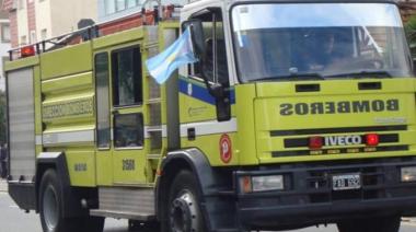 Dramático momento en La Plata: su auto se incendió mientras esperaba el semáforo