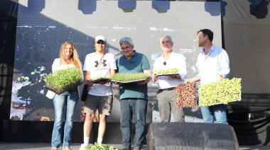 Alak y Rodríguez recorrieron “La Plata en Flor”, que ya convocó a más de 70 mil personas