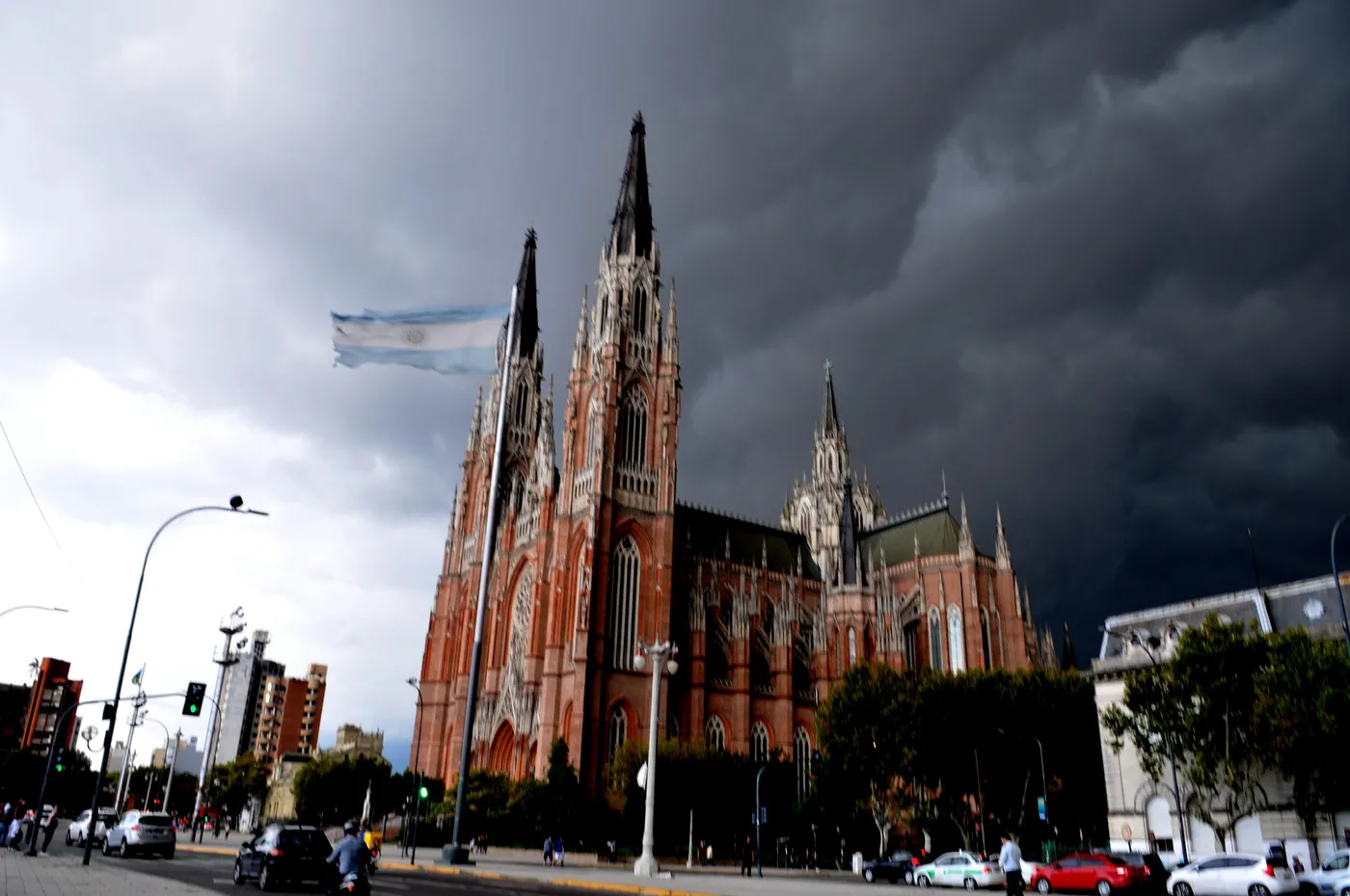 La Plata se enfrenta a tormentas y descenso de temperatura esta tarde