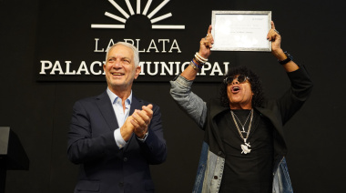 Alak recibió a “La Mona” Jiménez y lo distinguió como Visitante Ilustre de la ciudad