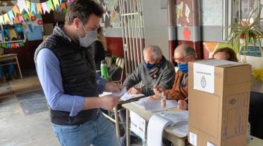 Hernán Ralinqueo votó en el Instituto Evangélico