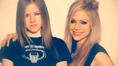 “Avril esta morta”: La teoría que asegura que Avril Lavigne falleció