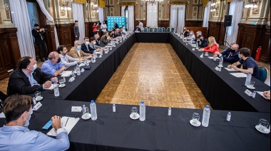 Kicillof se suma a la cruzada por el congelamiento de precios y compromete a municipios