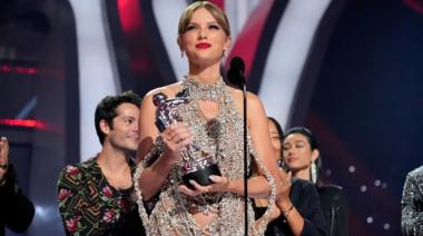 Taylor Swift anunció nuevo álbum al ganar el mayor premio de los VMA’s: todo lo que se sabe sobre “Midnights”