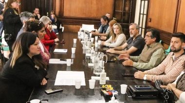 Los trabajadores estatales recibirán un bono de $30.000 a fin de año y cobrarán adelantado aumentos de 2023