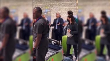 (VIDEO) Macri llegó a Qatar, su valija desapareció y no pudo contener su enojo