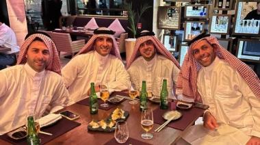 Argentinos se disfrazaron de jeques en Qatar y esto sucedió