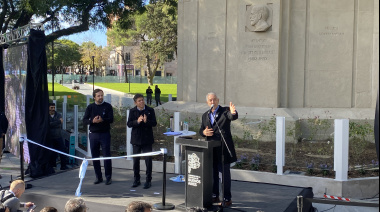 Julio Alak y Axel Kicillof reinauguraron Plaza Rocha