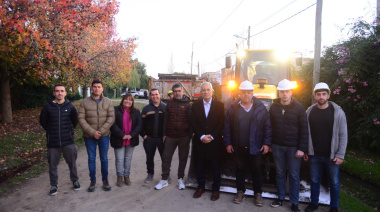 Con trabajos sobre calle 460, Alak puso en marcha el plan de obras públicas en City Bell