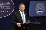 El Gobierno anunció una reforma migratoria: nuevos requisitos para residencias, deportaciones exprés y cobro de salud y educación