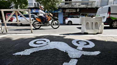 La Plata: ya rige la prohibición para estacionar motos en las veredas del centro