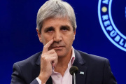 Antes de la sesión en el Senado, Caputo acusó al Congreso de querer “voltear” a Milei