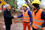 Ringuelet: Alak dio comienzo al plan de obras con nuevo asfalto e hidráulica en una arteria estratégica
