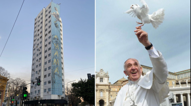 Martín Ron pinta en La Plata el mural del Papa Francisco más grande del mundo