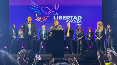 Milei cerró la campaña porteña con Adorni y apuntó contra el PRO y el kirchnerismo