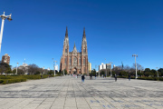 Conmoción en La Plata: murió un hombre en Plaza Moreno