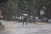 Fuerte tormenta en La Plata: continúa el mal tiempo y rige alerta naranja