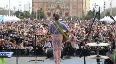 Plaza Moreno se llenó de color en la segunda jornada de festejos por el Día del Niño