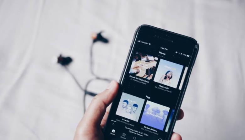 Spotify podría cobrar por acceder a las letras de las canciones